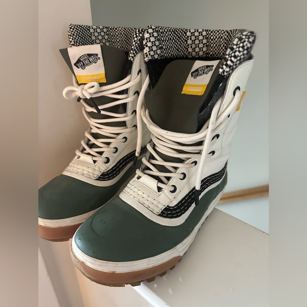 #VANS SNOW SHOES 7M / 8.5W